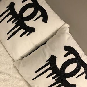 Accent pillows